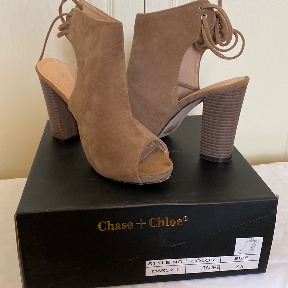Peep toe bootie